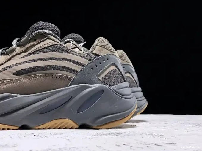 v2 Yeezy Geode 700 EG6860 Boost Adidas 0519